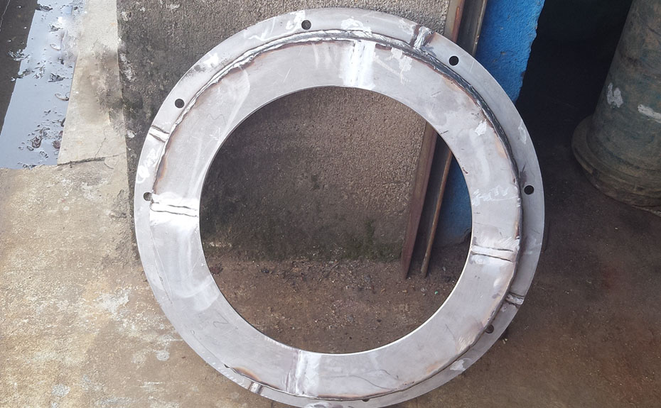 HR400雙級(jí)活塞推料離心機(jī)集料槽