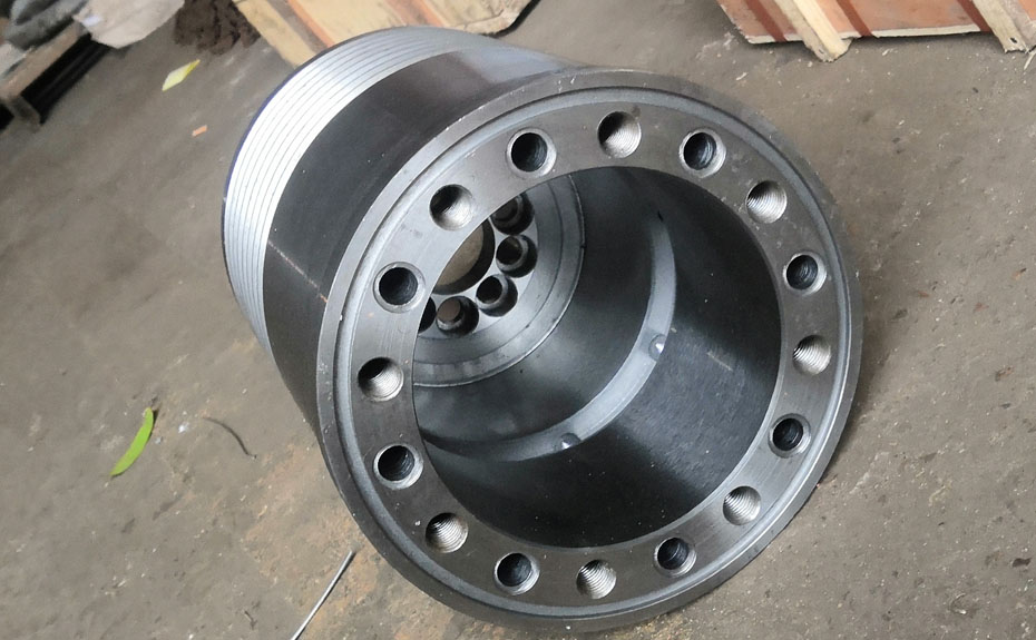 HR630雙級(jí)活塞推料離心機(jī)油缸